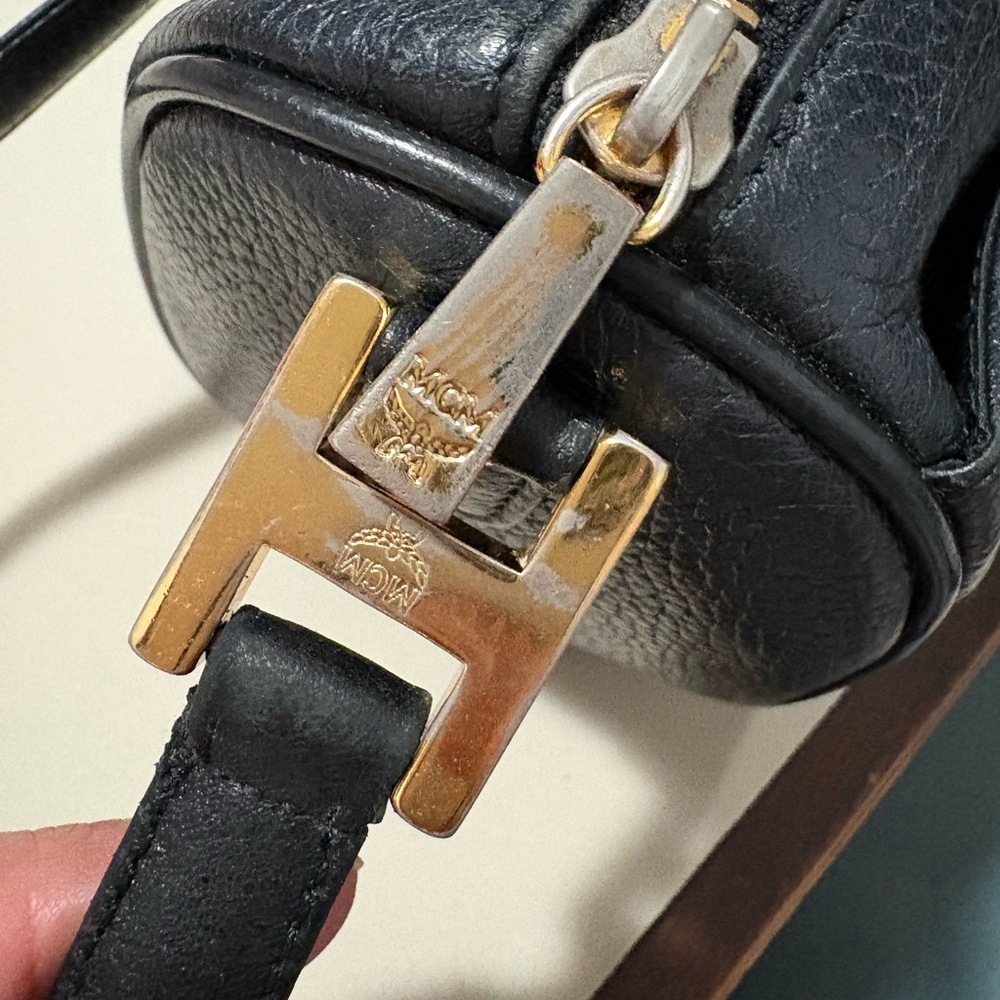 MCM Black Pebbled Leather Shoulder Bag - Picture 4 of 12